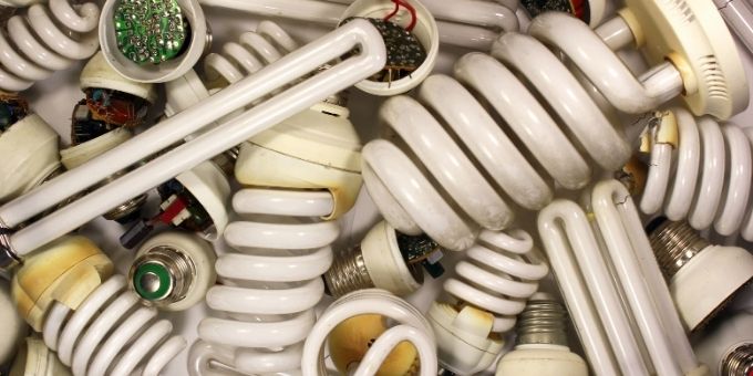 Energiesparlampen müssen extra entsorgt werden